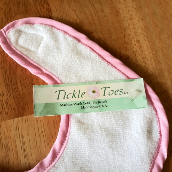 NEW BABY'S BIB ONE SIZE TICKLE TOES EMBELLISHED RHINESTONES - Picture 2 of 4